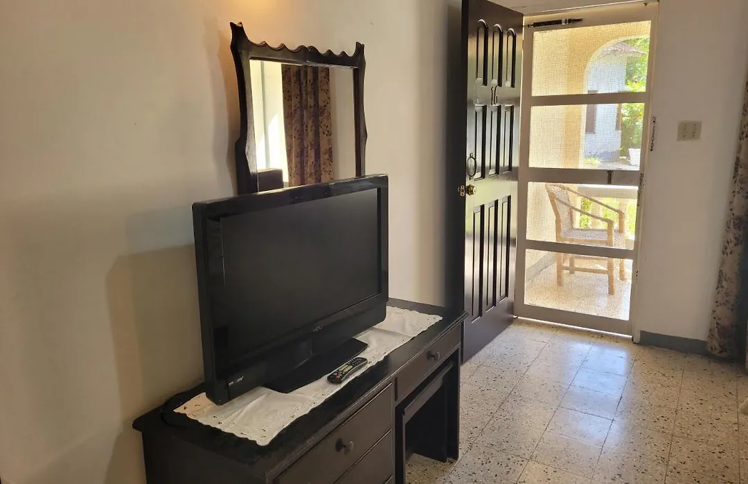 Victoria Inn Jamaica-1